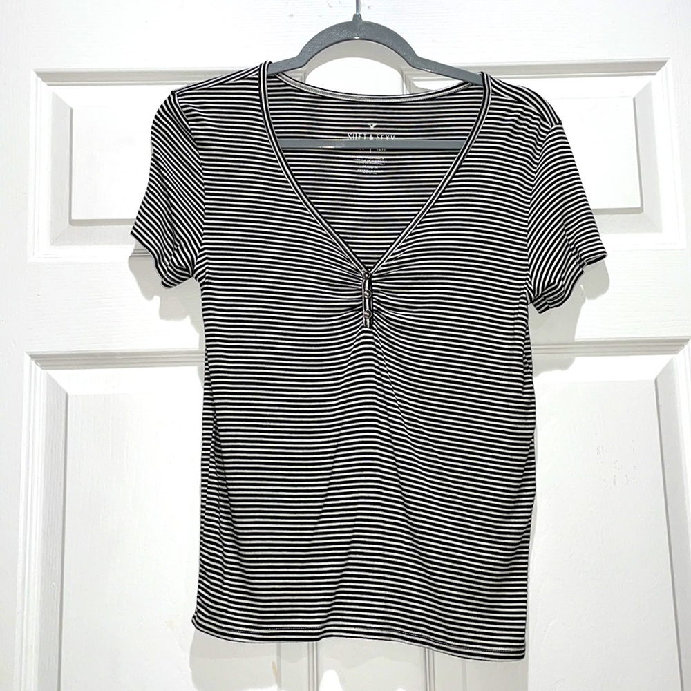 Black and white American eagle tee striped